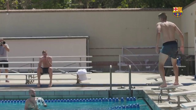 Barça cools off with some fun in the water