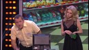 Как блондинка взбесила очередь на заправке