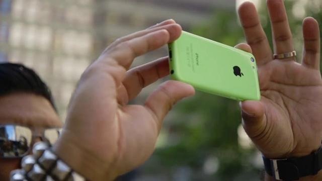 The Verge: iPhone 5C hands-on review