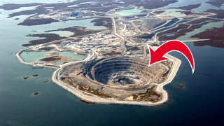 Почему вода не заливает алмазный рудник «Дьявик» посреди озера? Необычные рудники и карьеры планеты