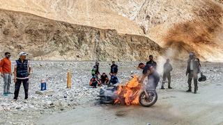 Индия. Сгорел мотоцикл. Шокирующая дорога до озера Пангонг. Ладакх