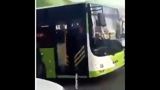 Водитель Nexia, нарушивший ПДД лег под колеса автобуса