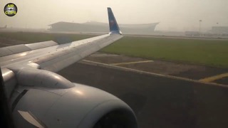 Посадка на рассвете Боинга 737 китайский авиалиний