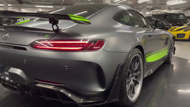 Mercedes AMG GT R Pro Coupe – Walkaround