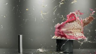 Motorola RAZR против торта