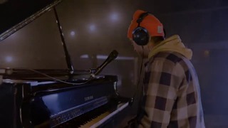 Tyler from Twenty One Pilots – Ride in the Live Lounge
