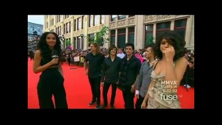 Selena Gomez & the Scene on the Red Carpet at 2011 MMVAs