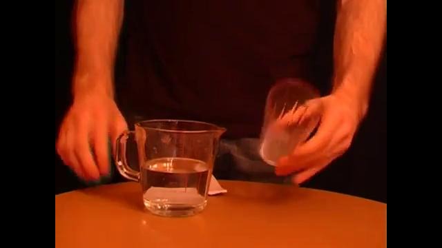 Неудачный трюк со стаканом воды