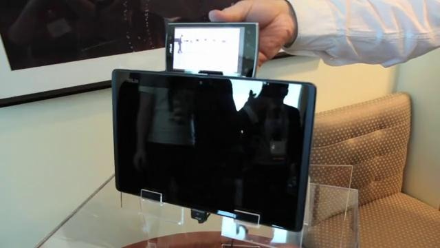 CES 2012: Asus Padfone (the verge demo)