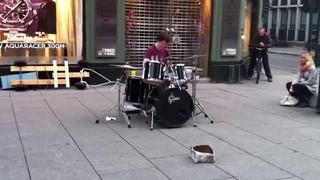 Игра уличного музыканта