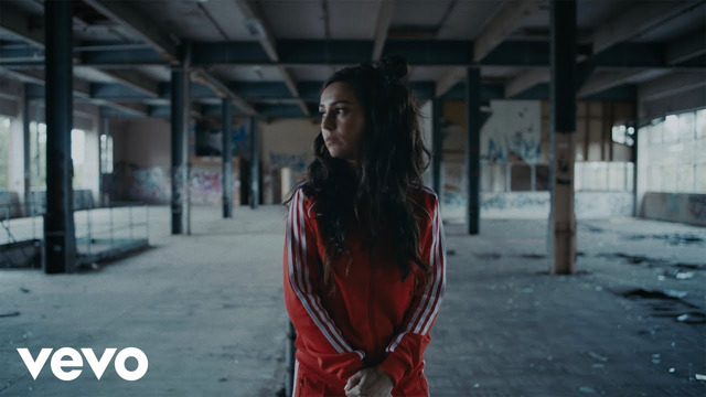 Amy Shark & Travis Barker – C’MON (Official Video 2020!)