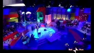 Muse – Uprising (Итальянское ТВ + Интервью )