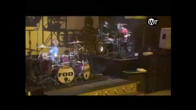 Taylor Hawkins & Dave Grohl (Foo Fighters) drum solo