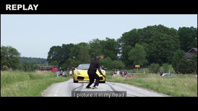 Прыжок через Lamborghini, мчащейся на скорости 130 км ч