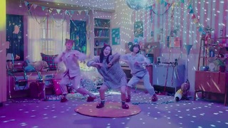 OH MY GIRL BANHANA – Banana allergy monkey