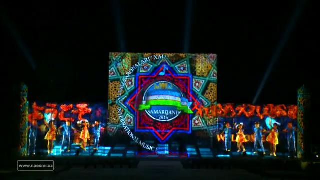 Световое шоу на площади Регистан в Самарканде