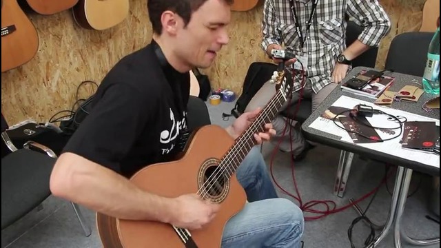Федя Досумов – месит на гитаре Dowina