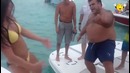 Супер Прикол на Яхте мужик учит как танцевать