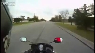 Вот этого мотоциклист точно не ожидал