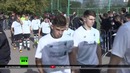 Солнечная погода, пельмени и улыбки — британским болельщикам в Москве всё нравится