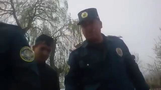 Жаркий спор на дороге водителя и сотрудника ГАИ Узбекистана