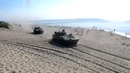 Танки на пляже