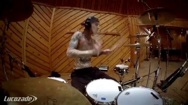Tinie Tempah – ‘Simply Unstoppable – YES REMIX’ – Travis Barker recording session