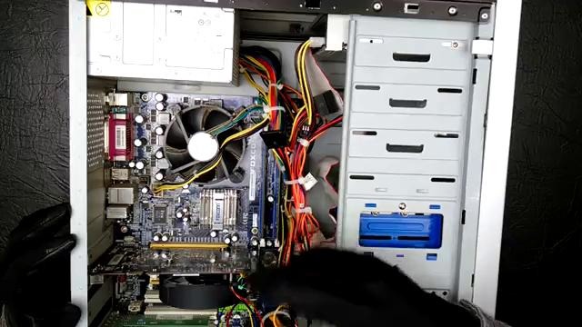 Новогодний Школо-Комп ( svchost грузит систему )