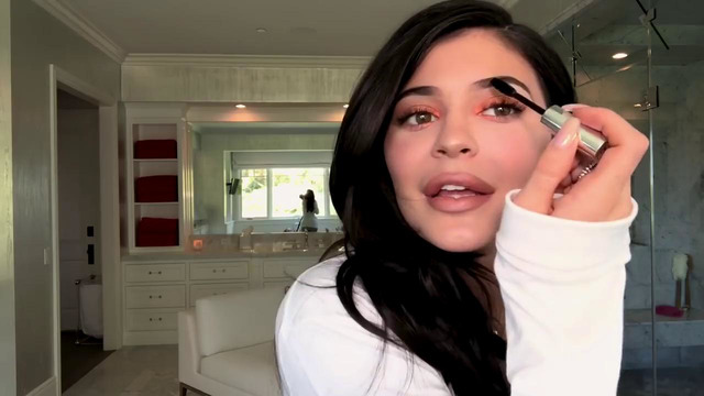 Kylie Jenner’s Guide to Lips, Brows, Confidence – Beauty Secrets – Vogue