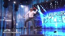 Пожилой брейкдансер на шоу талантов в Филиппинах