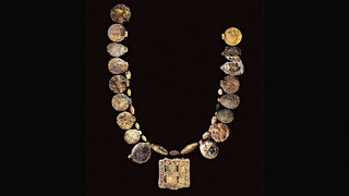 Британские археологи нашли ожерелье возрастом 1300 лет