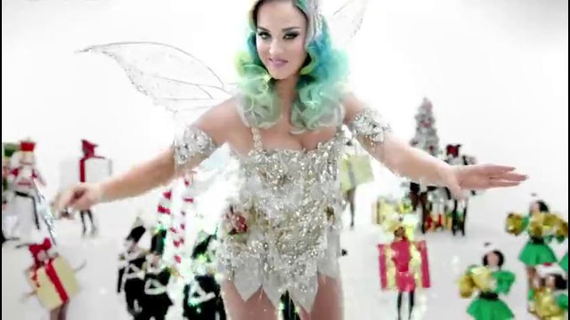 Кэти Перри снялась в рекламном ролике для рождественской компании модного бренда H&M