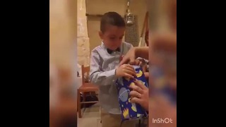 Маленький болельщик Ювентуса получил в подарок на свой День рождения футболку Интера
