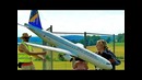 Гигантская радиоуправляемая модель самолёта BOEING 767-200