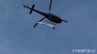 Вертолеты с флагами Узбекистана пролетели над Ташкентом (2017)