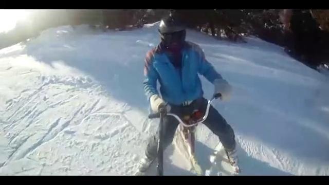 Экстремальная лыжемобиль для спуска с горных склон