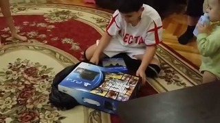 Ребенок в Шоке от Подарка! PlayStation 4 – Child shocked by the Gift! PlayStation 4