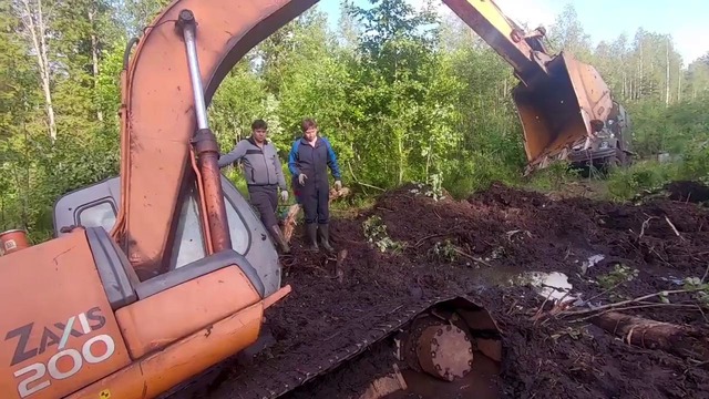 Combat Crew. Эвакуация утонувшего экскаватора! Развязка драмы на болоте