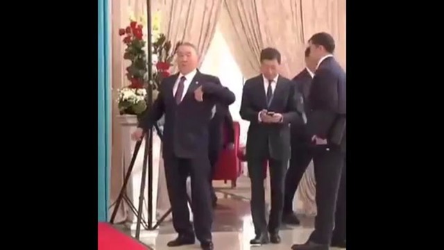 Нурсултан Назарбаев не любит селфи