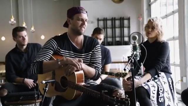 Hillsong UNITED – Touch The Sky (Acoustic)