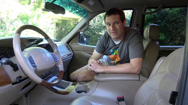 Doug DeMuro. Lincoln Navigator 1998 года был первым большим люксовым внедорожником