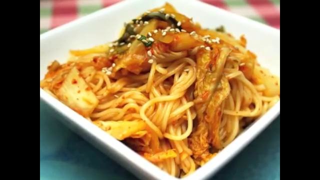 Korean Food: Kimchi BiBimGukSu (김치 비빔국수)