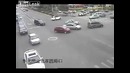 Мамаша выронила ребенка из машины