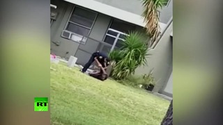 Полицейского в Майами отстранили от службы за избиение темнокожего