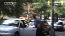 Плеснул воды в лицо прохожим (пранк)