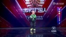 Трехлетний малыш очень счастлив танцевать
