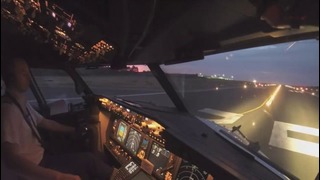 Взлёт самолёта из кабины пилота Боинг 737 800