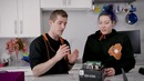 Девушка первый раз собирает компьютер