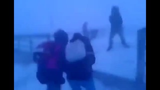 Дети в Якутске возвращаются домой сквозь снег и ветер