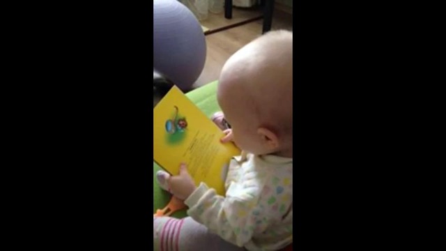Ребенок 9 месяцев читает
